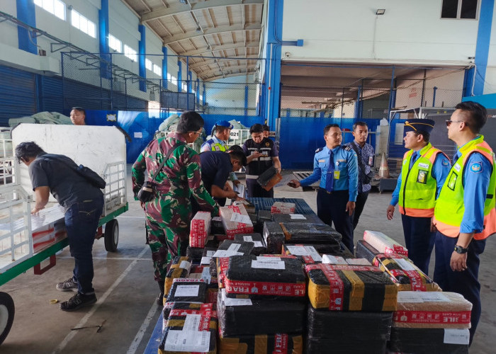  Bandara SMB II Palembang Berhasil Gagalkan Pengiriman Ratusan Rokok Ilegal