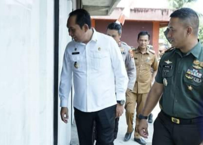 Bupati OKU Selatan Popo Ali Resmikan WC Umum Karya TNI di Desa Simpang Agung