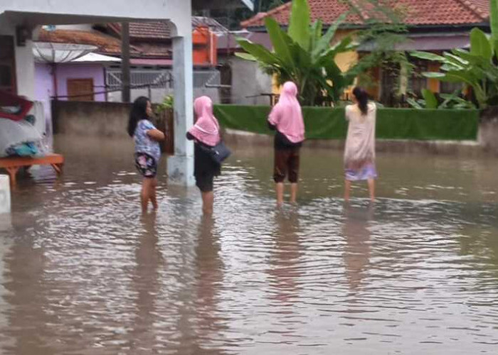 Hujan Deras Semalaman, Sungai Kelekar di Prabumulih Meluap