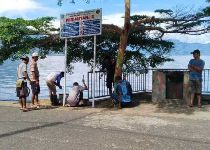 Ingatkan Wisatawan, Dinas Pariwisata Pasang Imbauan Dibeberapa Titik di Kawasan Danau Ranau