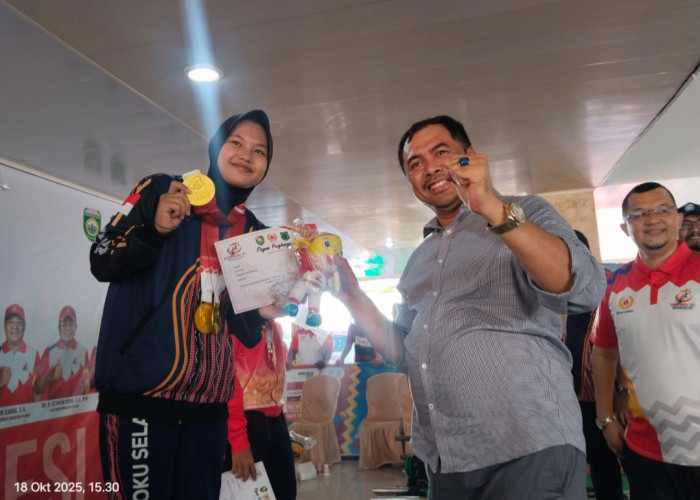 Marta Lena Atlet Angkat Besi Sumbang 3 Emas Pertama Untuk OKU Selatan di 