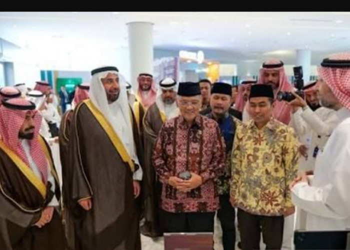 Pemerintah Mitigasi Dampak Penutupan Wilayah Udara Timur Tengah, Jadwal Umrah Disesuaikan
