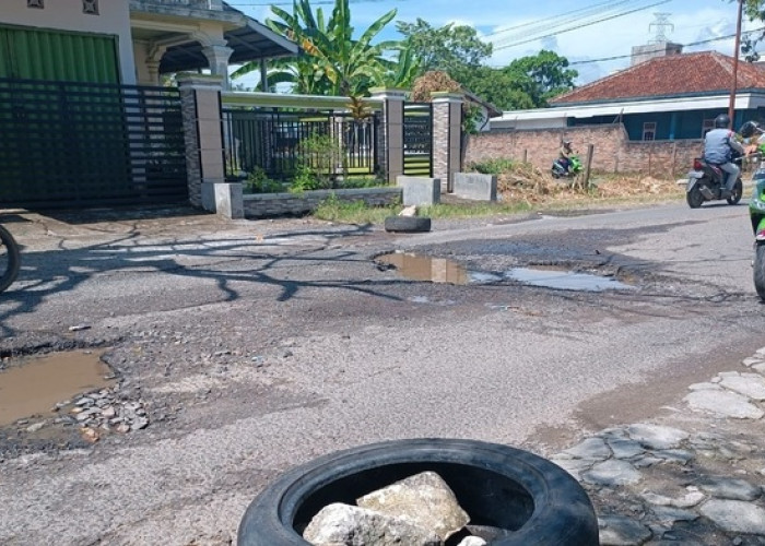 Kerusakan Jalan di Kabupaten OKU: Anak-anak Kesulitan Berangkat Sekolah