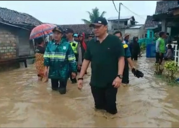 Andie Dinaialdie Anggota Dewan Provinsi Kunjungi Lokasi Banjir