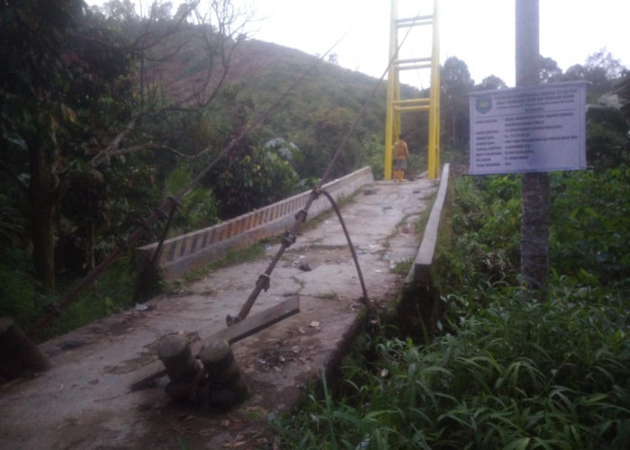 Pemkab OKUS Rehab Jembatan Gantung Desa Tanjung Beringin