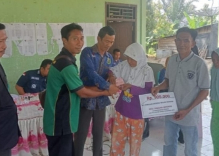 61 Kepala Keluarga di Desa Tanjung Menang Terima Bantuan Langsung Tunai (BLT)
