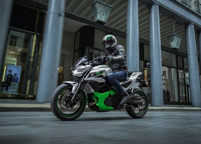 Kawasaki Memperkenalkan Inovasi Terbaru dengan Z7 Hybrid di EICMA 2023