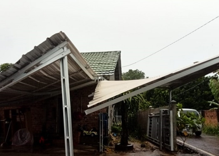 Diterjang Puting Beliung, 14 rumah di Prabumulih Rusak