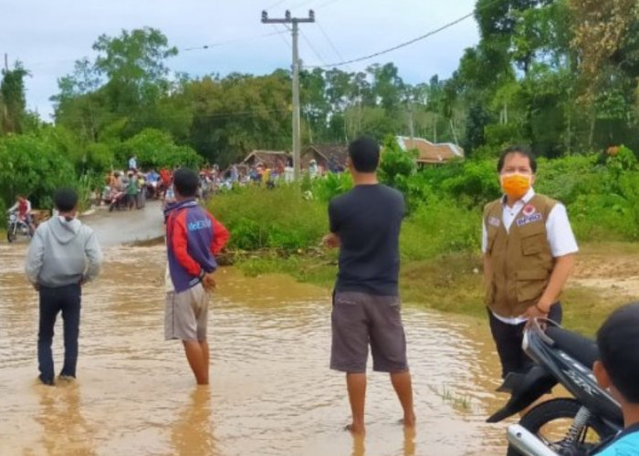 Jalan Perkim Jadi Langganan Banjir Saat Hujan, Warga Pertanyakan Perhatian Pemerintah OKU Selatan