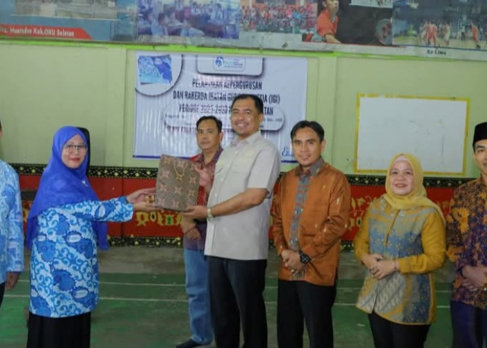 Bupati OKU Selatan Hadiri Pelantikan Pengurus Daerah IGI OKUS Masa Bakti 2025–2030