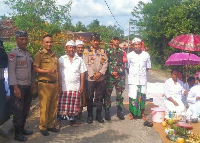 Kapolsek Terjun Langsung Lakukan Pengamanan Hari Raya Nyepi di Kecamatan Simpang
