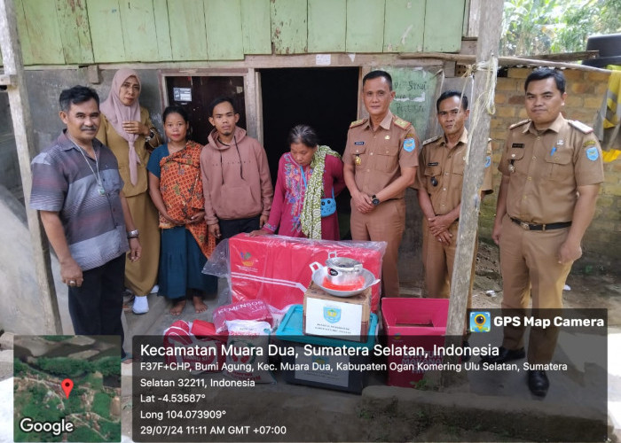 Dewi Yana Terima Bantuan dari Pemerintah Kabupaten OKUS Setelah Rumahnya Dibobol Maling