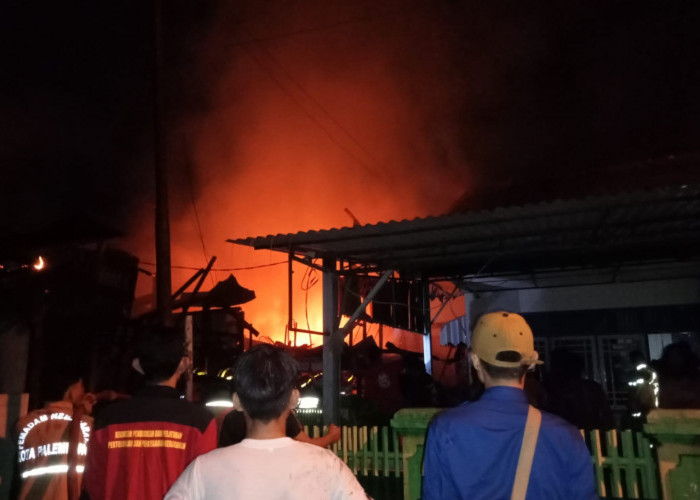 Dua Rumah Hangus dalam Kebakaran di 16 Ulu Palembang