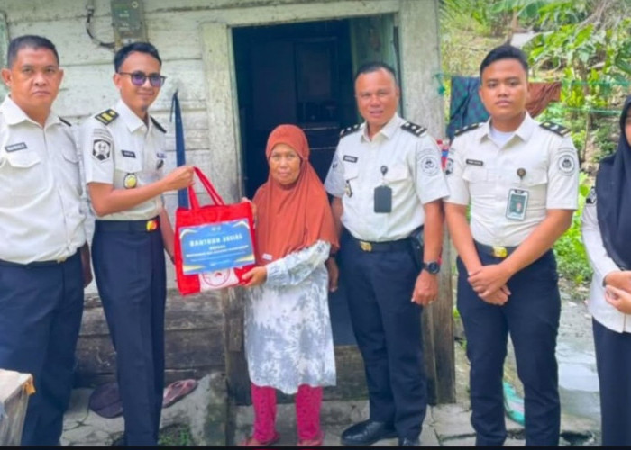 Tingkatkan Kepedulian Sosial di Bulan Ramadhan, Lapas Muaradua Berbagi Sembako kepada Warga Kurang Mampu