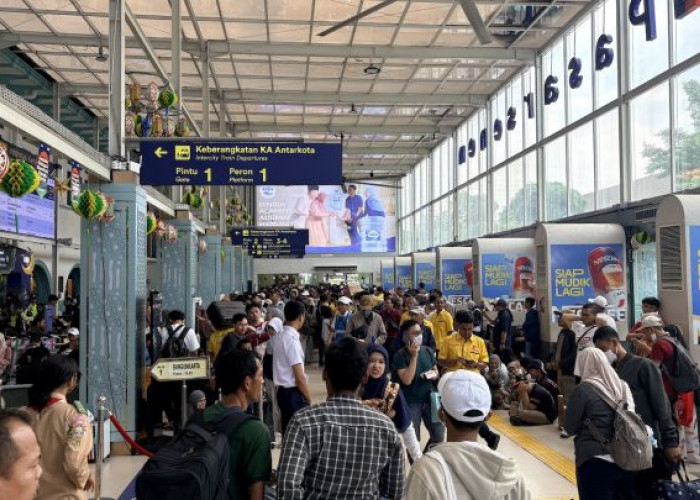 Stasiun dan Terminal Dipadati Pemudik Jelang Lebaran 2026