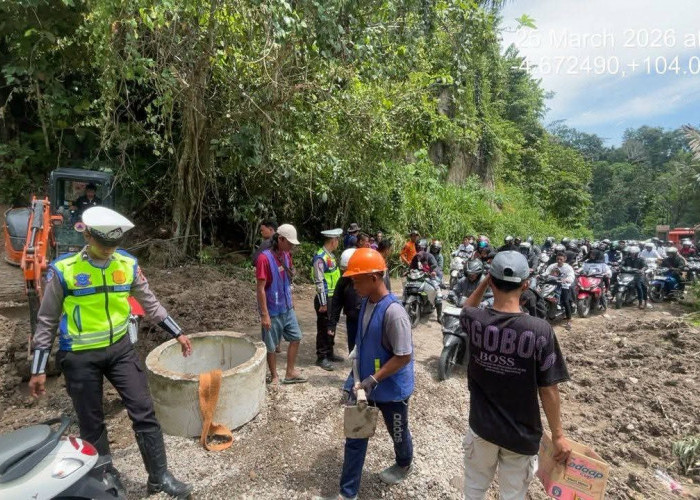 Perbaikan Jalan Amblas di Pelawi OKU Selatan Masuk Tahap Pemasangan Gorong-gorong