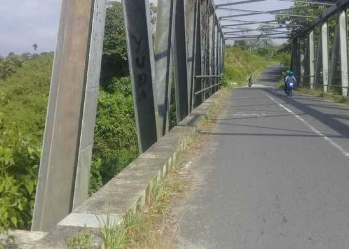  Besi Plat Jembatan Rangka Baja di Desa Serakat Hilang Dicuri