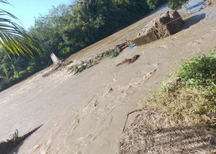 Jembatan Desa Tanjung Raya Terabas Banjir, Jalur Akses Terputus di Tengah Terjangnya Musibah Alam