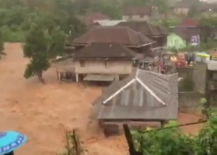 Banjir Bandang Terjang OKU Selatan, 3 Warga Bayur Dikabarkan Hilang Terseret Arus Sungai