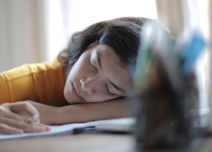 Selalu Ngantuk Meskipun Sudah Tidur Cukup? Ternyata Ini 10 Penyebabnya, Salah Satunya Kurang Minum