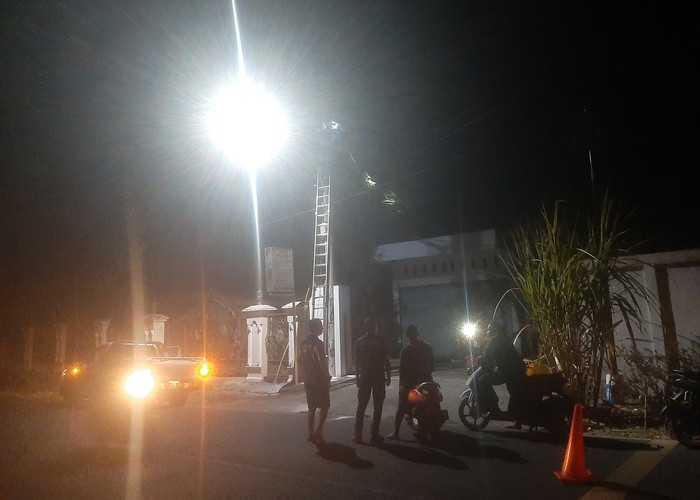 Kabel Listrik Samping Rumdin Bupati Terbakar