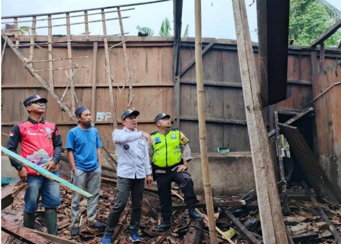 Hujan Deras Picu Longsor dan Kerusakan Rumah di Buay Runjung