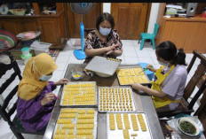 Kue Lebaran Mulai Muncul, Pedagang Optimistis Penjualan Meningkat Jelang Idulfitri