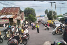 Takjil Bikin Ramai, Polisi Siaga di Simpang Tangga Batu