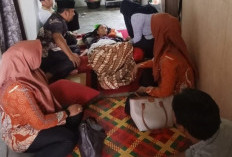 Lurah Pasar Jenguk Warga Sakit, Pastikan Pelayanan Kesehatan Berjalan