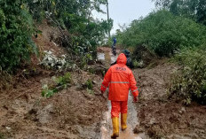 Curah Hujan Tinggi, Pemkab OKU Selatan Tangani Longsor di Sungai Are