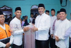 Safari Ramadan di Masjid Nurul Amal, Bupati OKU Selatan Serahkan Bantuan untuk Warga