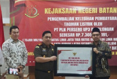Kejari Batang serahkan kelebihan bayar listrik Rp7,3 miliar ke Pemda